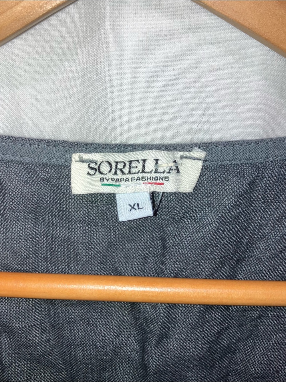 Sorella Charcoal Linen Button-Accent Sleeveless Tank - Picture 3 of 4